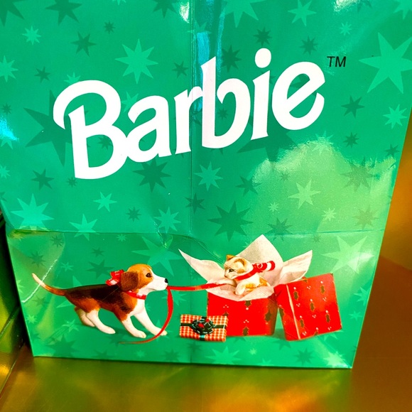 BARBIE VTG 1997 HALLMARK CHRISTMAS GIFT BAGS SET OF 4 BARBIE w/KITTEN & PUPPY - Picture 3 of 11
